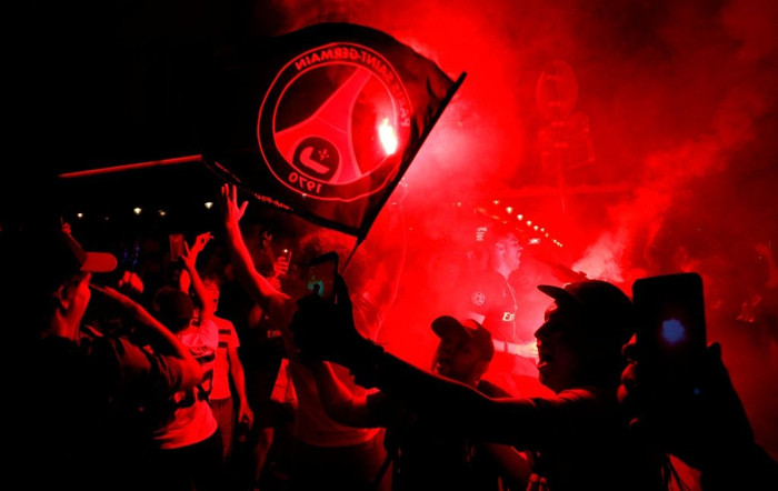 PSG vào chung kết Champions League, CĐV đổ ra đường ăn mừng ảnh 11