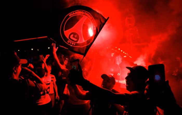 PSG vào chung kết Champions League, CĐV đổ ra đường ăn mừng ảnh 11