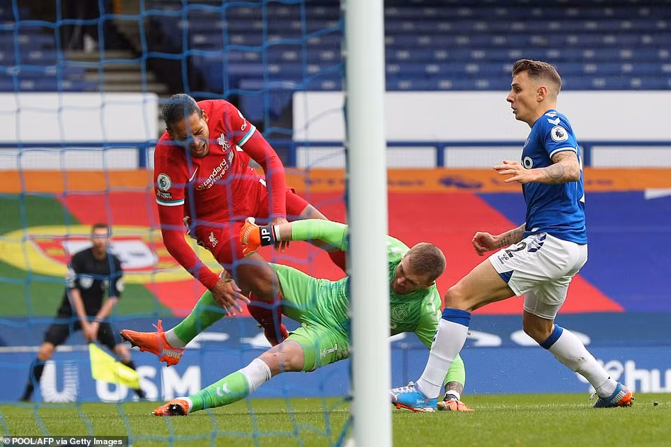 VAR gây tranh cãi, Liverpool chia điểm kịch tính với Everton ảnh 1