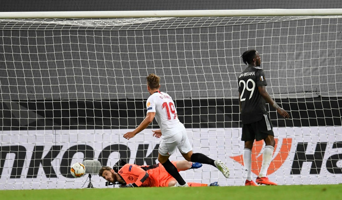 Fernandes gục ngã sau thất bại cay đắng của M.U ảnh 4