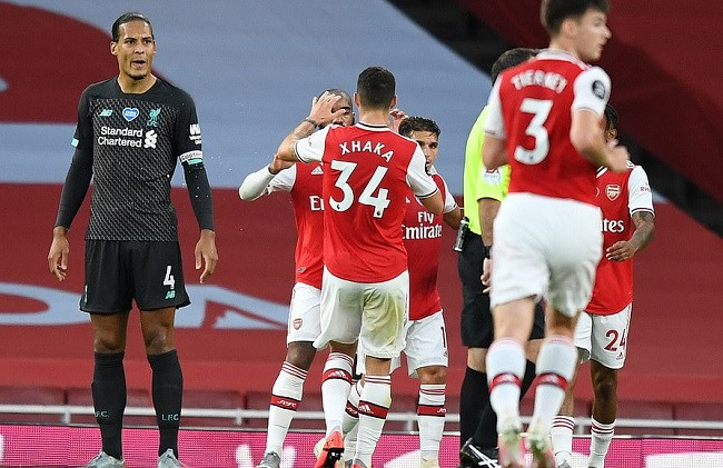Thua ngược Arsenal, Liverpool lỡ cơ hội phá kỉ lục ảnh 1