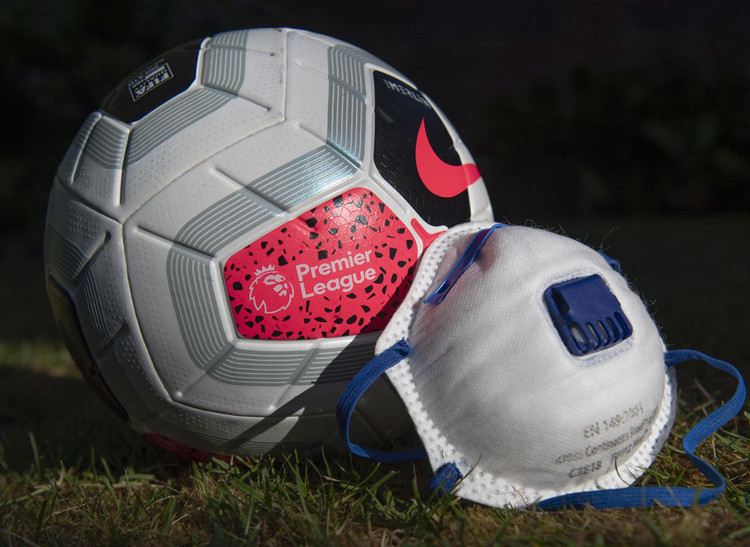 Bóng đá thế giới năm 2020: COVID-19 và điểm nhấn 'ăn ba' ảnh 1