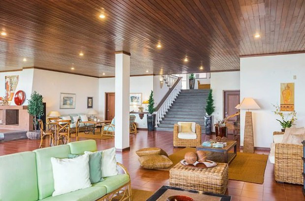 Ronaldo đưa vợ con về làng chài, sống trong ngôi nhà lý tưởng ảnh 2