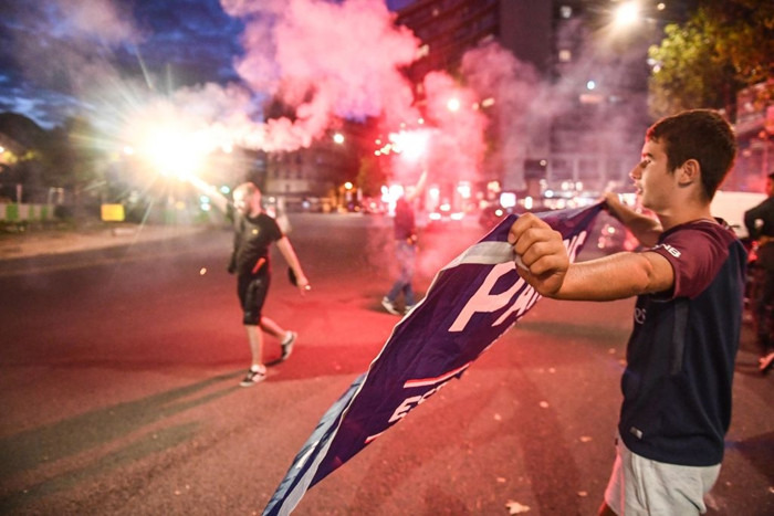 PSG vào chung kết Champions League, CĐV đổ ra đường ăn mừng ảnh 9