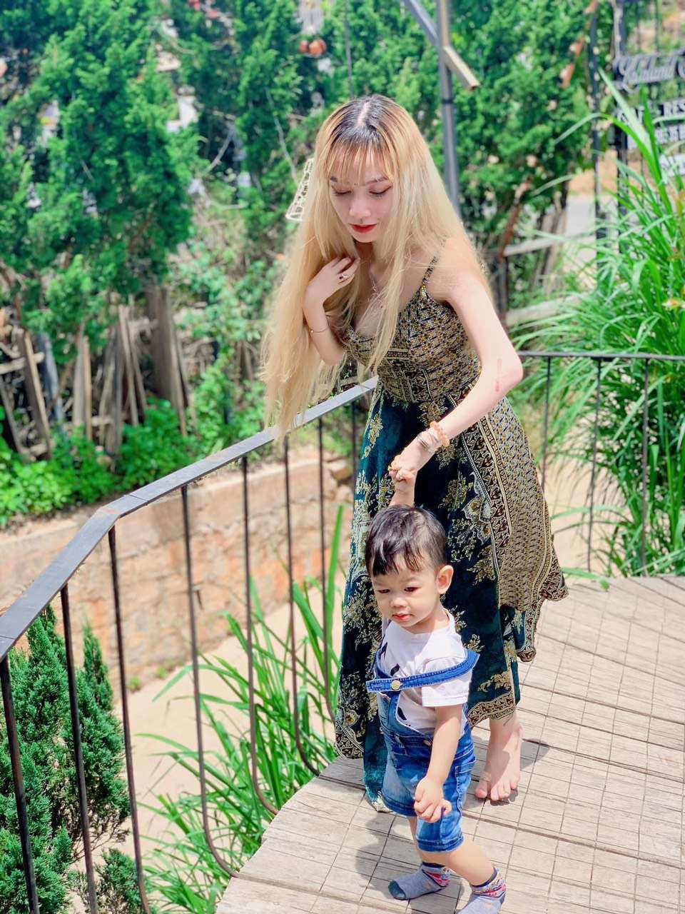 Mẹ đơn thân ở Đà Lạt chăm con, trang điểm bằng chân ảnh 2