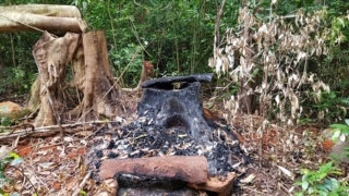 Vào nơi 'lâm tặc' lộng hành như rừng vô chủ ảnh 10