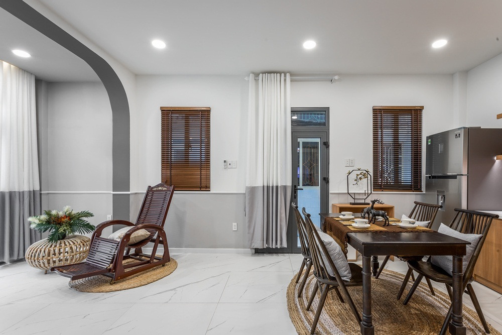 Nhà cũ hoang tàn bỗng hóa thành biệt thự với 650 triệu ảnh 5