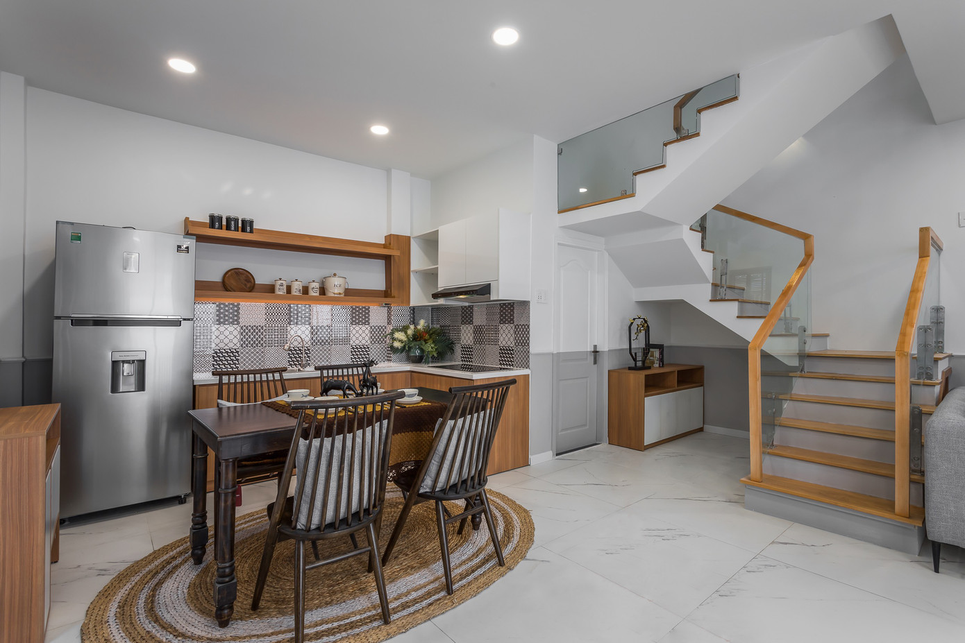 Nhà cũ hoang tàn bỗng hóa thành biệt thự với 650 triệu ảnh 7