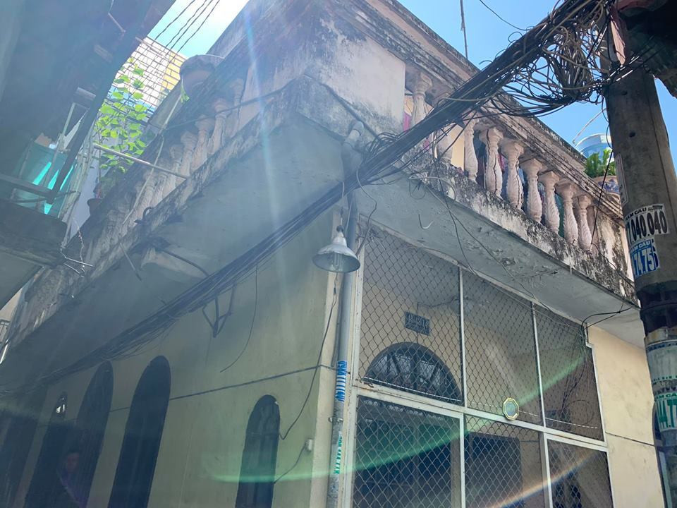 Nhà cũ hoang tàn bỗng hóa thành biệt thự với 650 triệu ảnh 1