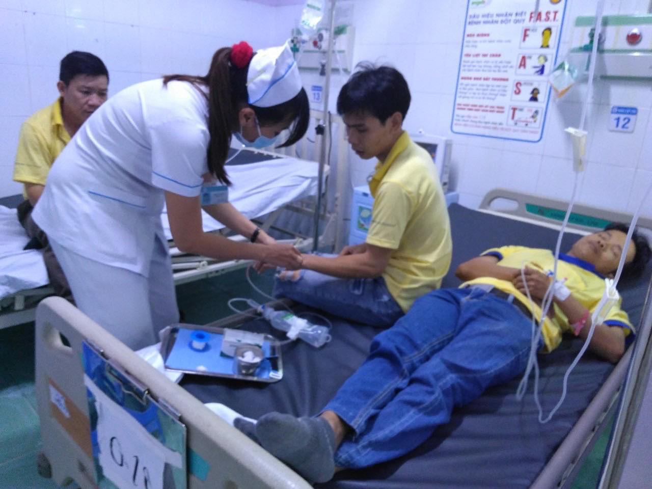 48 công nhân ở TP HCM nhập viện nghi do ngộ độc thực phẩm ảnh 1