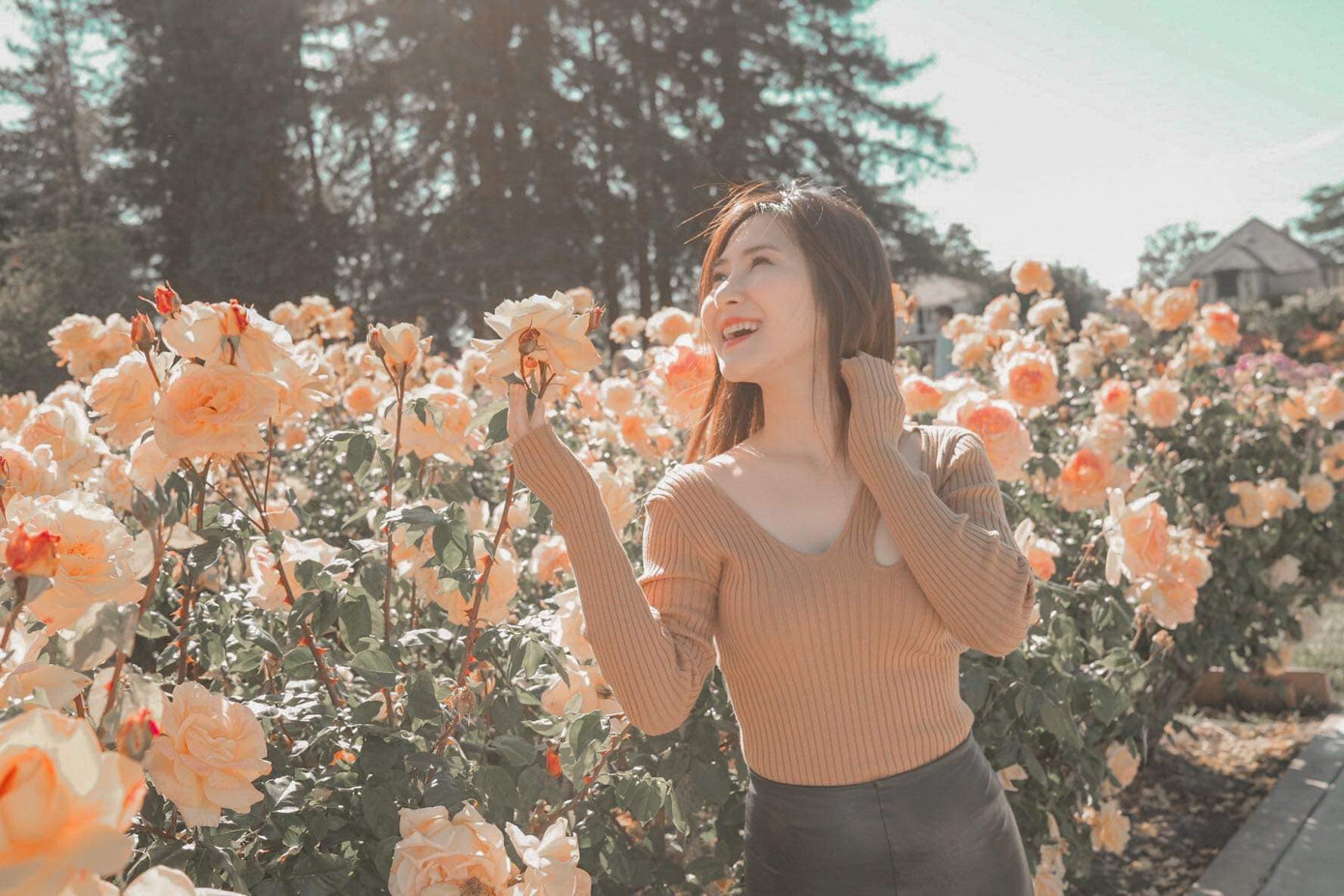 Sau ồn ào tình cảm, Bùi Tiến Dũng hôn vợ 'ngọt lịm' trong ngày sinh nhật con gái ảnh 11