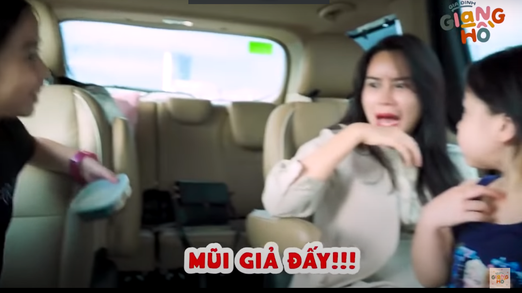 Lưu Hương Giang quay vlog nhận sửa mặt, con gái 'bóc phốt': Tối nào mặt mẹ cũng sưng phù ảnh 1