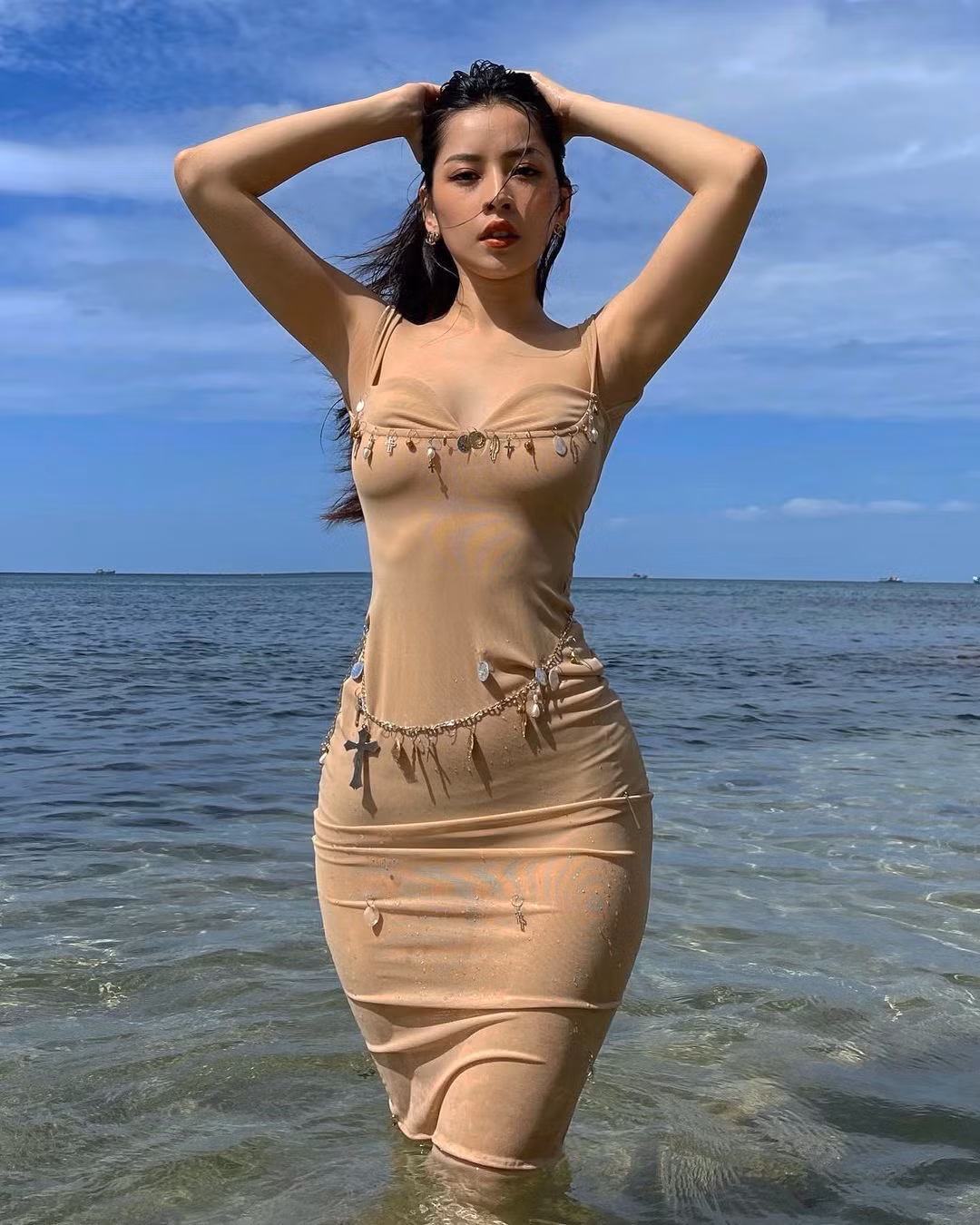 Cười 'bể bụng' với ảnh Hà Hồ - Kim Lý bế con ngồi vỉa hè 'bán son' ảnh 3