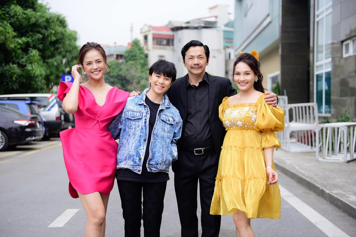 Gia đình 'Về nhà đi con' tụ họp, Bảo Thanh rạng rỡ lần đầu khoe bụng bầu ngoại cỡ ảnh 2