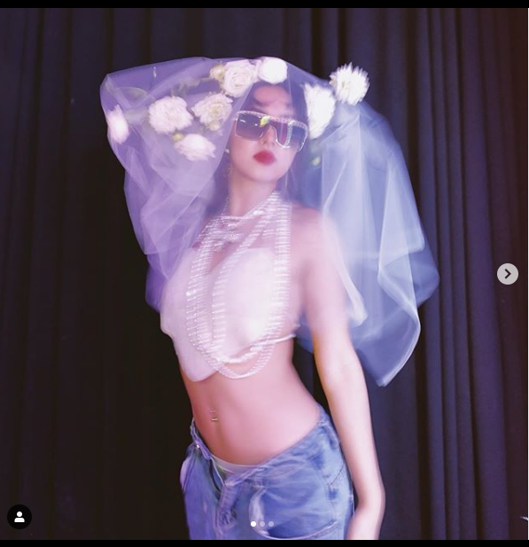 Tung ảnh vai gáy đỏ mẩn, Lâm Vĩ Dạ làm fans lo lắng ảnh 12