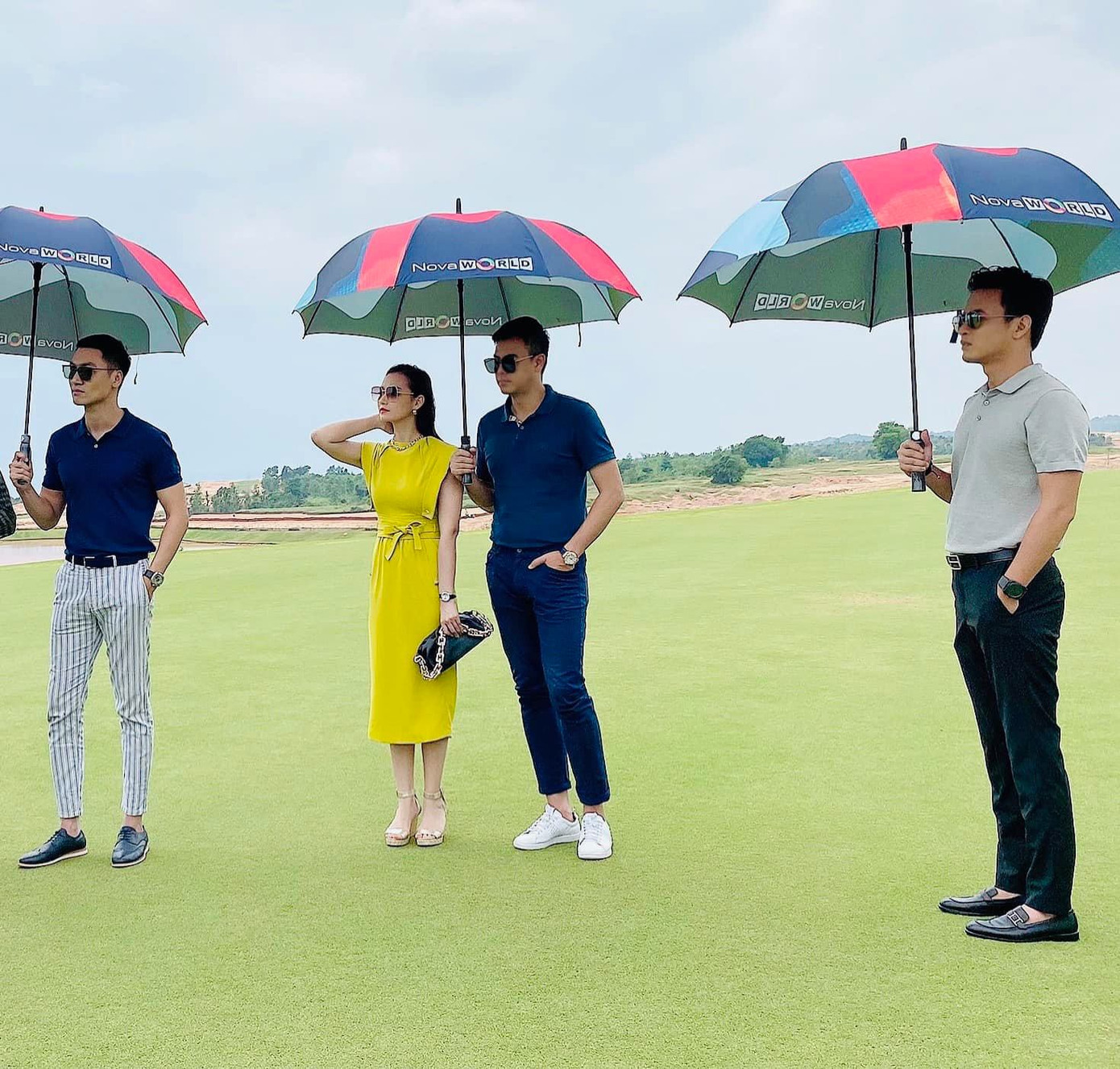 Sắc vóc nóng bỏng của ca sỹ 'Ghen cô vy' trong bộ bơi gợi cảm ảnh 10