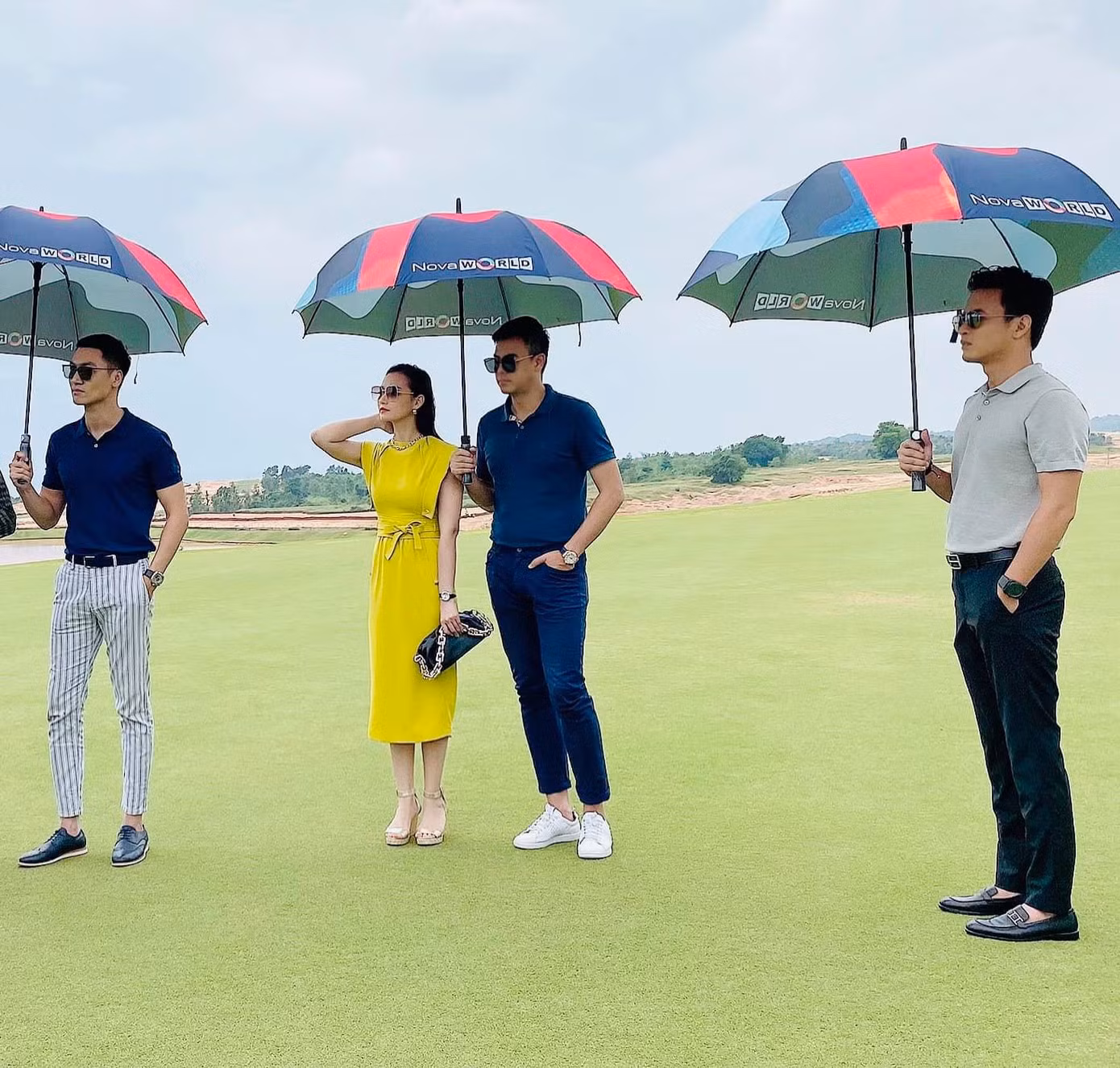 Sắc vóc nóng bỏng của ca sỹ 'Ghen cô vy' trong bộ bơi gợi cảm ảnh 10