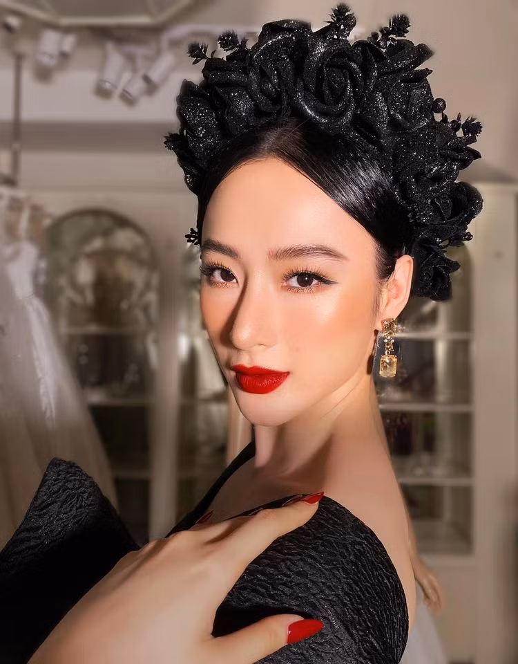 Sắc vóc nóng bỏng của ca sỹ 'Ghen cô vy' trong bộ bơi gợi cảm ảnh 8