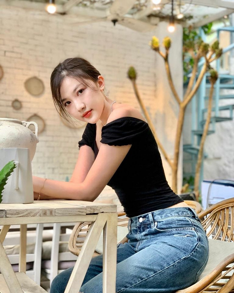 'Choáng váng' khi bóc giá bộ đồ sang chảnh hàng trăm triệu đồng của Hương Giang Idol ảnh 11