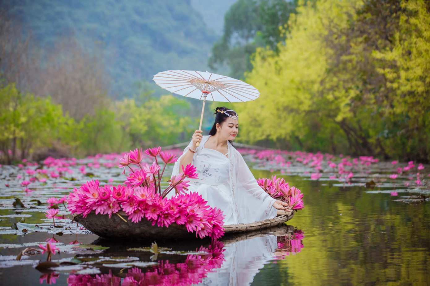 NSND Thu Quế hóa tiên nữ mộng mơ, trẻ trung đáng ngưỡng mộ ở tuổi 51 ảnh 2