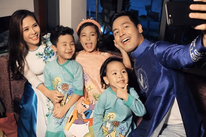 MC Phan Anh tung loạt ảnh 'ngọt mía lùi' kỉ niệm 20 hạnh phúc bên bà xã ảnh 9