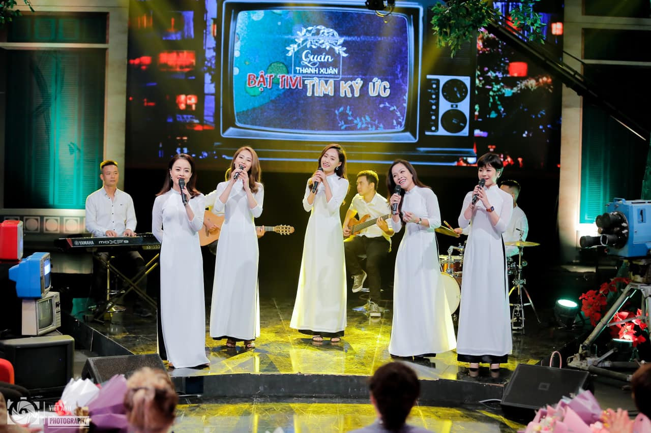 Hoa hậu Giáng My diện áo tắm xẻ sâu tôn ngực đầy nóng bỏng ảnh 8