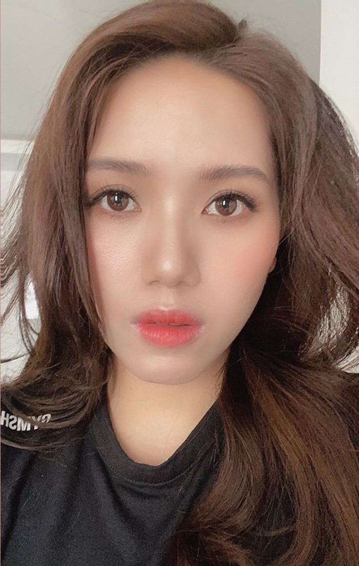 NSƯT Minh Hằng diện đồ bơi sành điệu, lộ hình xăm ở vị trí đặc biệt ảnh 7