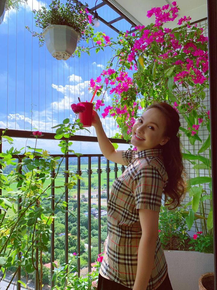 'Hốt hoảng' trước gương mặt khác lạ khó tin của siêu mẫu Ngọc Quyên, thực hư ra sao? ảnh 11