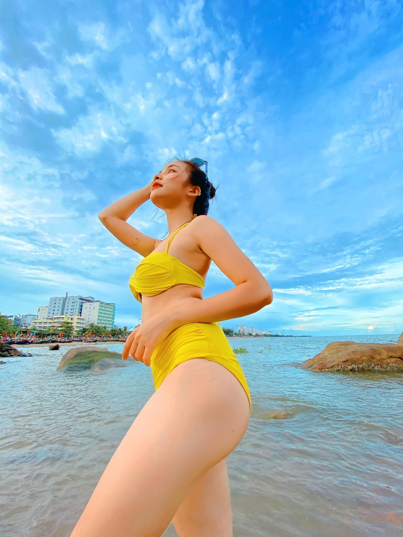 Fans 'đỏ mặt' ngắm Chi Pu diện nội y xuyên thấu siêu gợi cảm ảnh 9