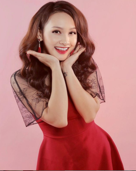 Lã Thanh Huyền rạng rỡ bên Nhan Phúc Vinh: 'Bỏ hết cưới xin, làm bạn bè có khi vui hơn' ảnh 3