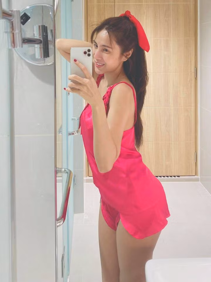 Thuỷ Tiên đăng ảnh mặc đồ ngủ, dân mạng đồng loạt nghi vấn mang bầu ảnh 1