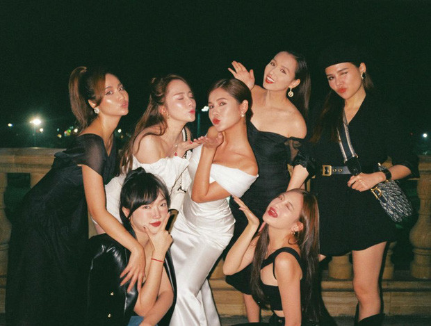 Ngây ngất ngắm biệt thự sang trọng tràn ngập không khí Giáng sinh của Lã Thanh Huyền ảnh 5