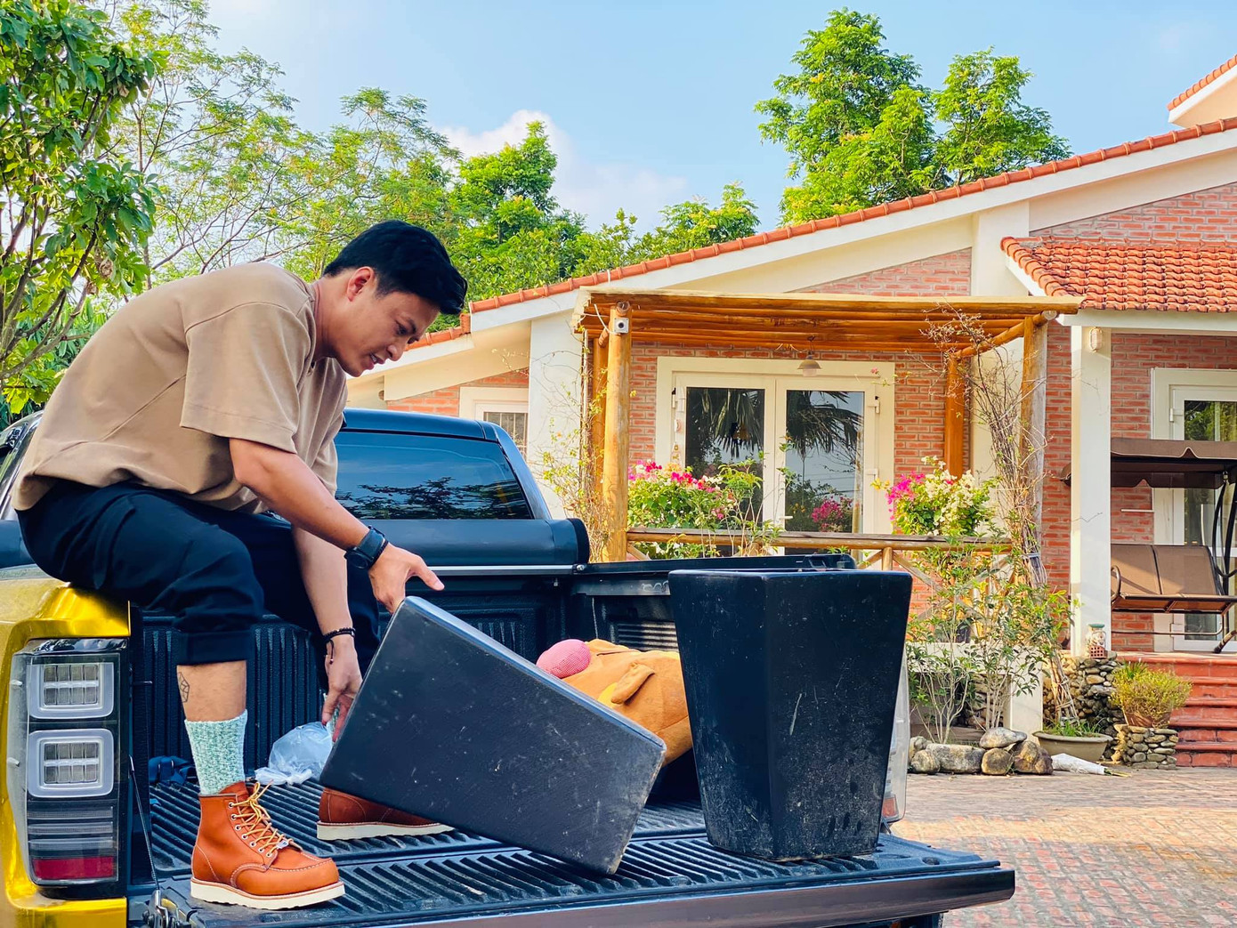 Bùi Tiến Dũng thể hiện tình cảm 'ngọt lịm' với bạn gái mẫu Tây ảnh 6