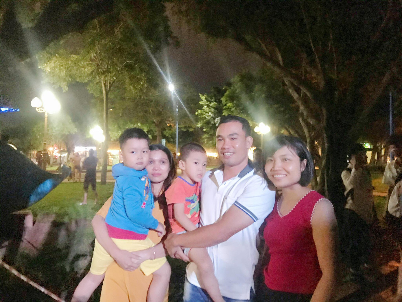 Người dân Vũng Tàu hòa chung không khí sôi động của Hoa hậu Việt Nam 2020 ảnh 1