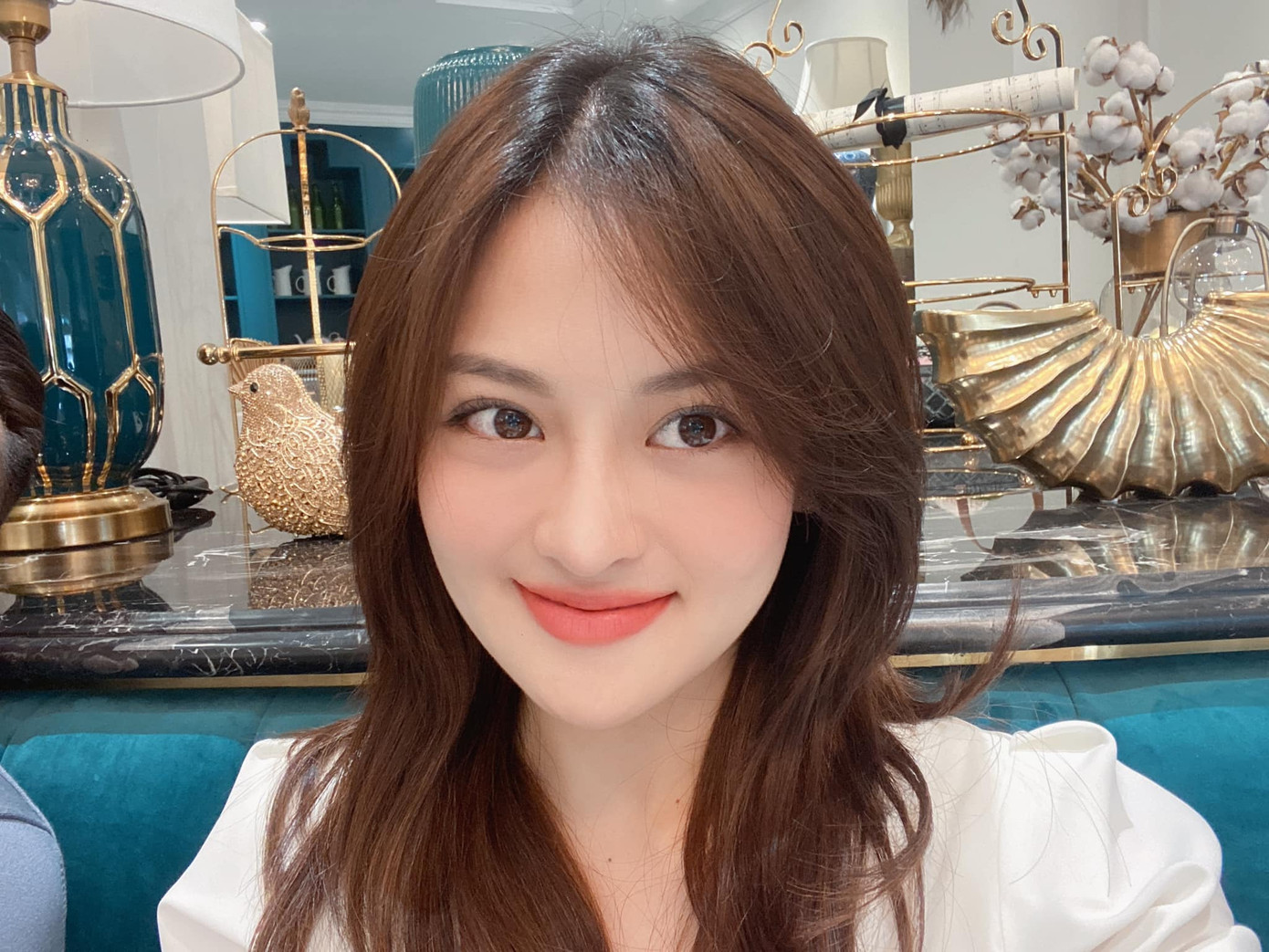 Sau ồn ào tình cảm, Bùi Tiến Dũng hôn vợ 'ngọt lịm' trong ngày sinh nhật con gái ảnh 8