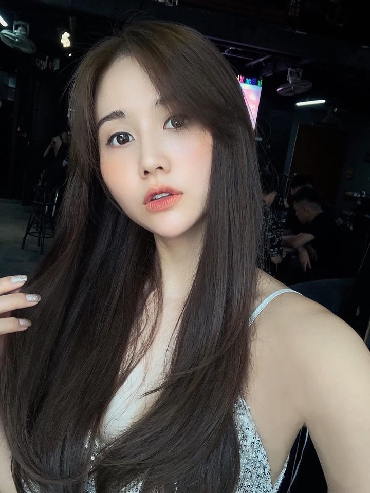 NSƯT Minh Hằng diện đồ bơi sành điệu, lộ hình xăm ở vị trí đặc biệt ảnh 10