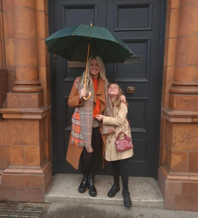 Xúc động trước điều ước của bé gái đêm Noel 'Con chỉ mong thế giới trở lại bình thường' ảnh 2