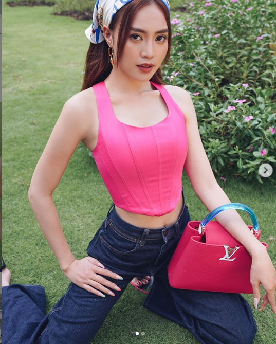 NSƯT Minh Hằng diện đồ bơi sành điệu, lộ hình xăm ở vị trí đặc biệt ảnh 6