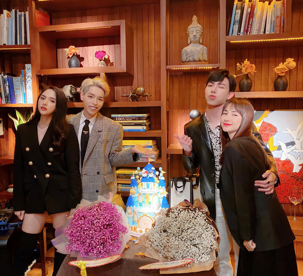 Lã Thanh Huyền hóa 'thần tiên tỷ tỷ' trong đầm hồng mộng mơ ảnh 6