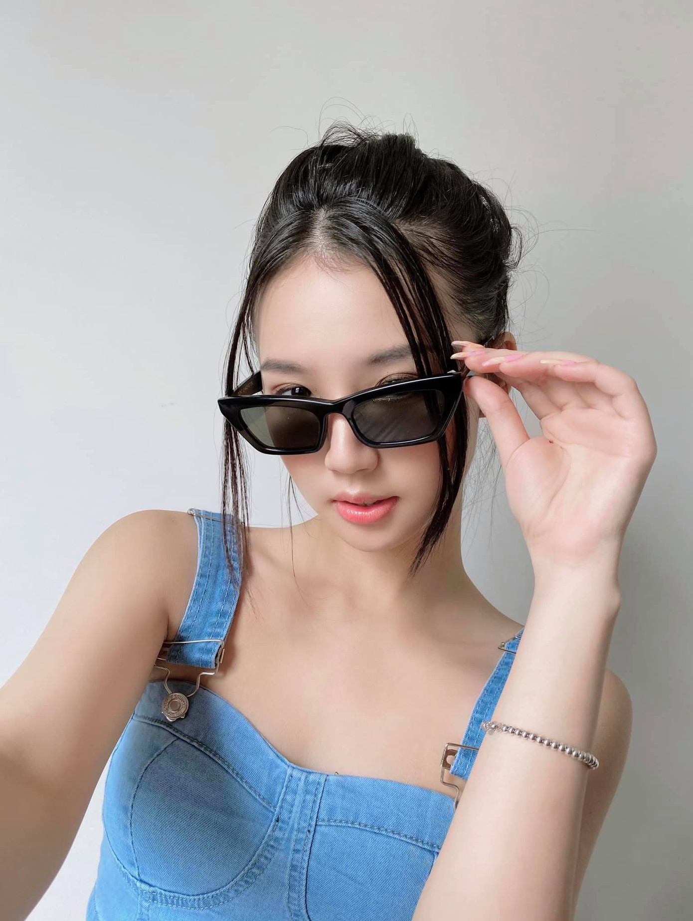 Hiền Hồ khoe dáng nuột nà với bikini hút ánh nhìn ảnh 10