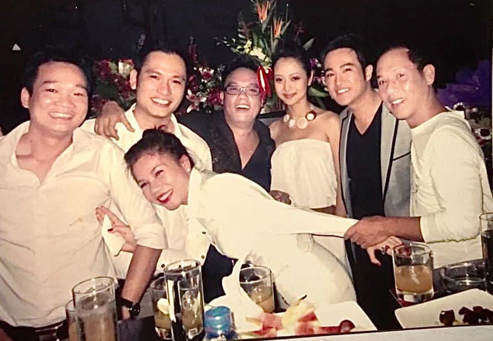 NSƯT Chí Trung tung ảnh hạnh phúc, khoe khéo đồ đôi sang chảnh cùng bạn gái kém 17 tuổi ảnh 4