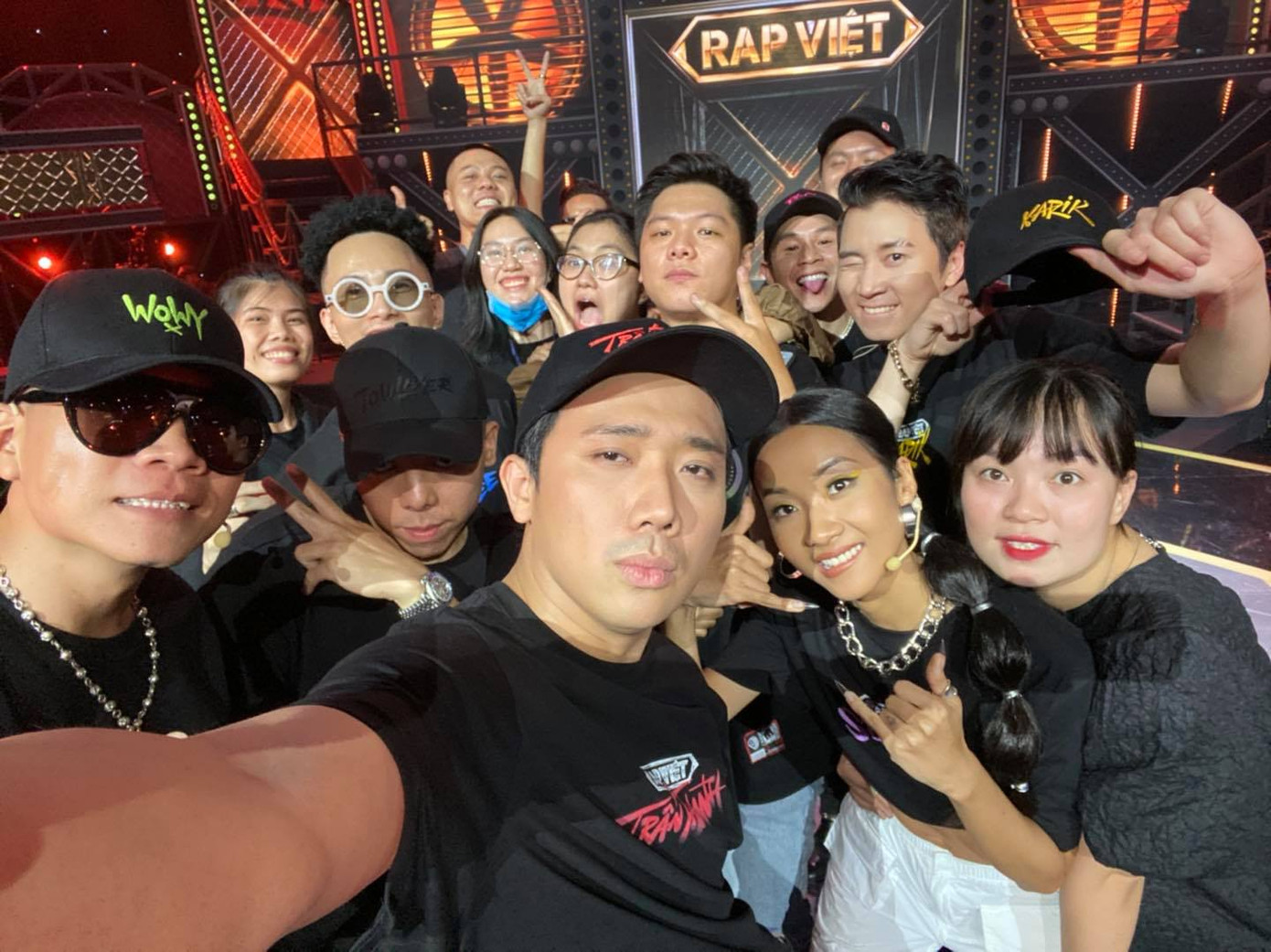 Bùi Tiến Dũng thể hiện tình cảm 'ngọt lịm' với bạn gái mẫu Tây ảnh 3