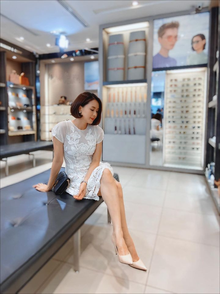 Khán giả 'tròn mắt' trước clip đập hộp hàng hiệu tiền tỷ của 'đại gia' Hương Giang ảnh 2