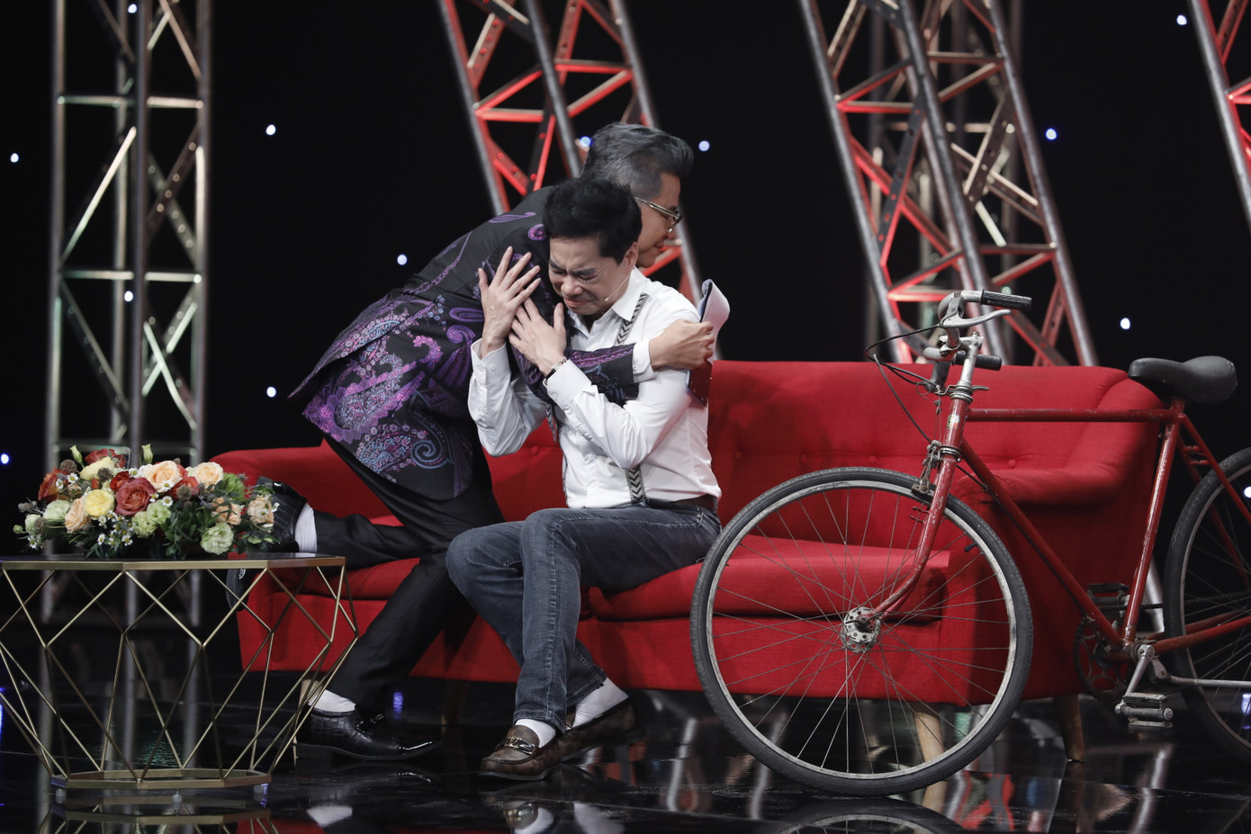 Ngọc Sơn 'Cầu trời khi về thế giới bên kia tôi sẽ không đánh mất một ai' ảnh 2