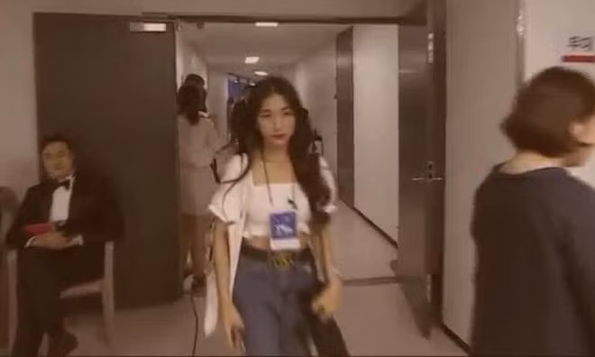 Trước khi bị phạt 7,5 triệu đồng vì đưa tin COVID-19 sai, Hòa Minzy nhiều lần bị 'ném đá' ảnh 1