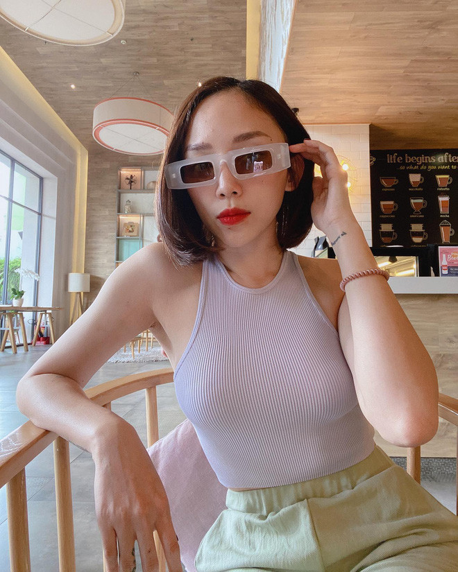 Khán giả 'tròn mắt' trước clip đập hộp hàng hiệu tiền tỷ của 'đại gia' Hương Giang ảnh 13