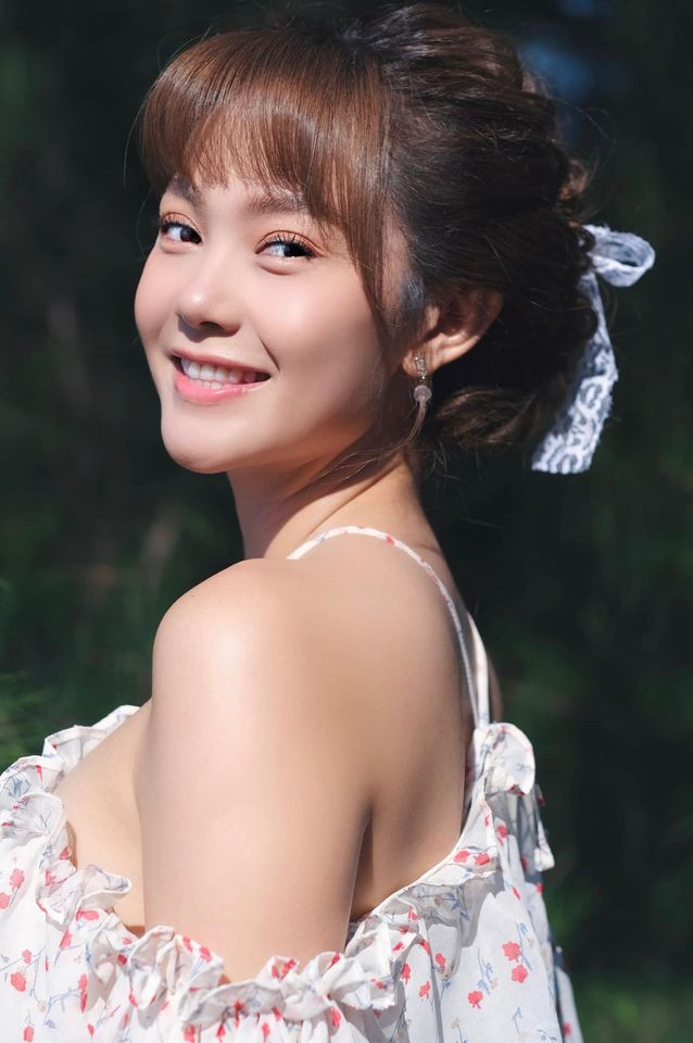 Danh hài Thúy Nga diện áo sexy đẹp 'nức nở' ở tuổi U50 ảnh 6