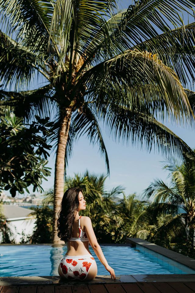 Bảo Thanh gây 'bão' mạng bằng ảnh áo tắm xẻ sâu nóng bỏng nhận like 'khủng' ảnh 6