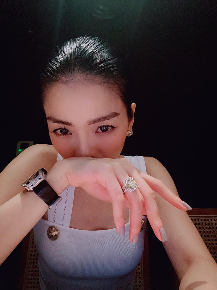 Thu Quỳnh: Từng bị mắng khi thuyết phục người nhà khai báo y tế ảnh 11