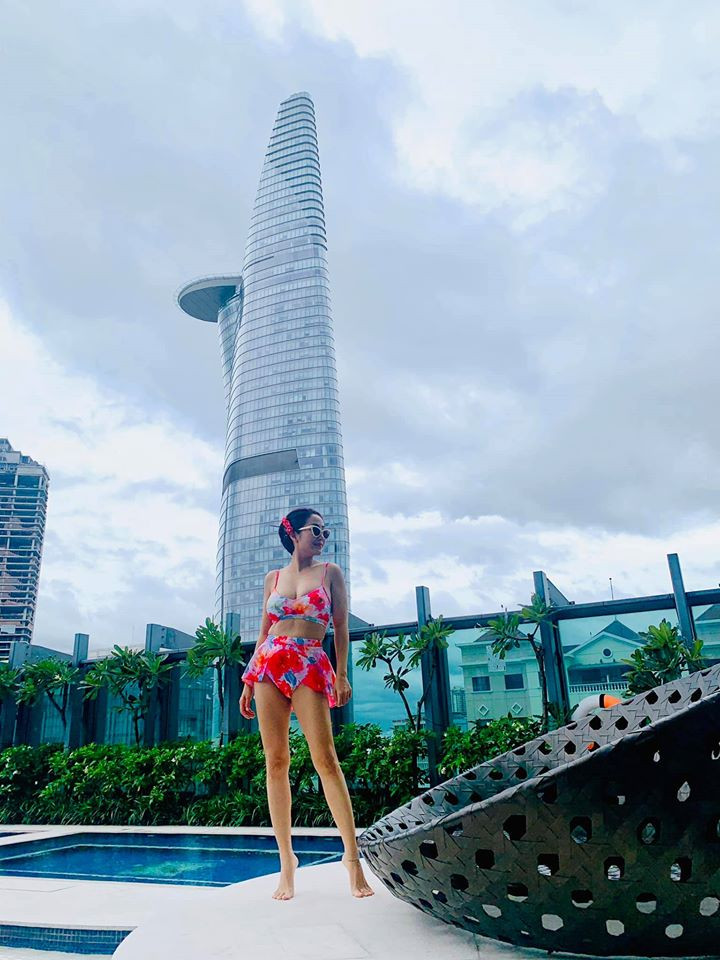 Ngỡ ngàng trước nhan sắc y đúc của chị gái sinh đôi của ca sĩ Thu Minh ảnh 10